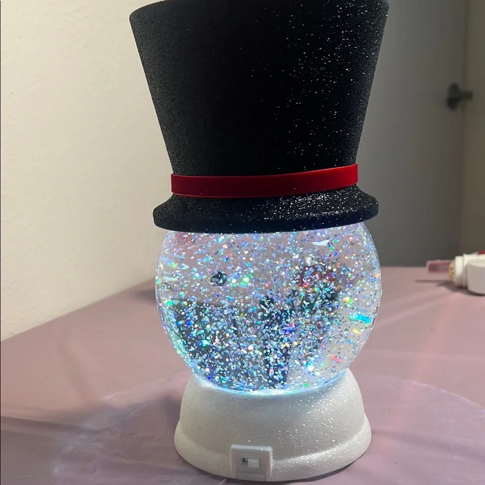 Bath & Body Works snow globe candle holder & Christmas tree wallflower plugin - Picture 9 of 10